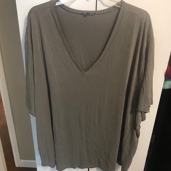 Universal Standard Tops - Universal Standard V Neck Tee